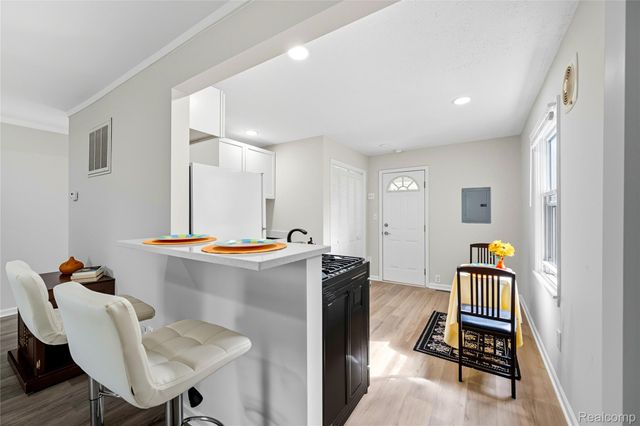 1986 Leitch Road, Ferndale, MI 48220