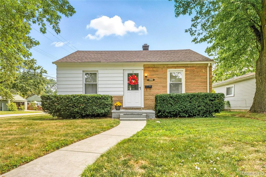 1986 Leitch Road, Ferndale, MI 48220