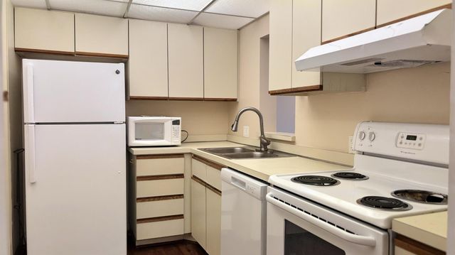 4657 Fountains Drive S 202, Lake Worth, FL 33467