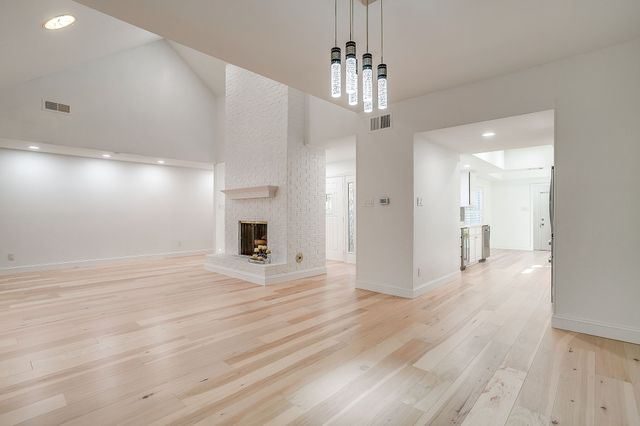 4201 Clear Lake Circle, Fort Worth, TX 76109