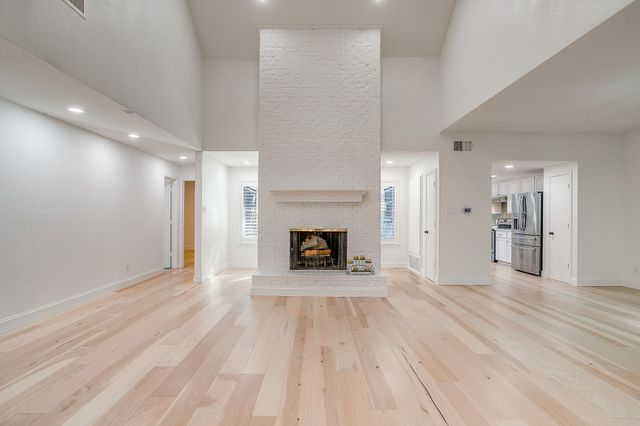 4201 Clear Lake Circle, Fort Worth, TX 76109