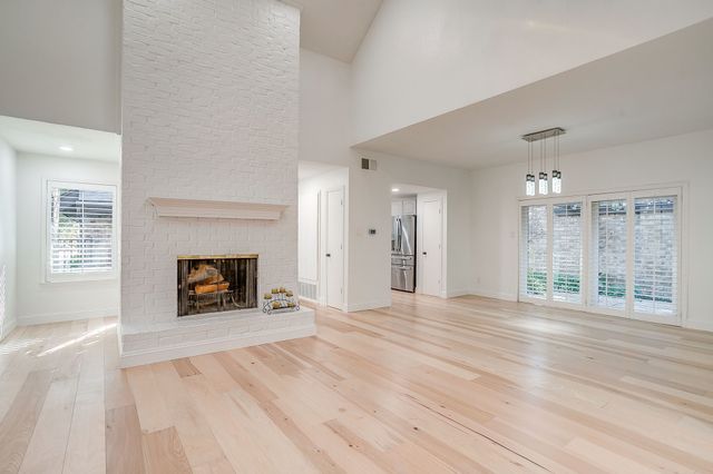 4201 Clear Lake Circle, Fort Worth, TX 76109