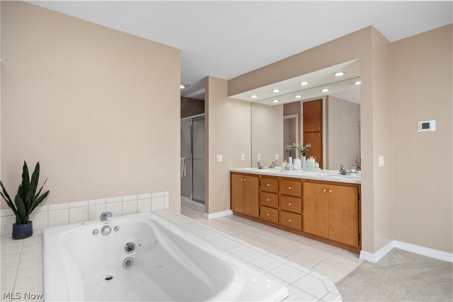 33008 Woodhaven Circle, North Ridgeville, OH 44039