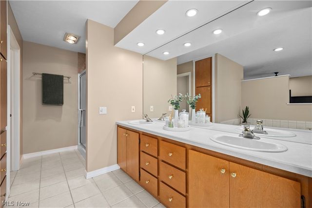 33008 Woodhaven Circle, North Ridgeville, OH 44039
