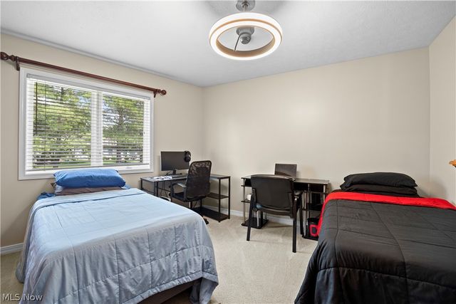 33008 Woodhaven Circle, North Ridgeville, OH 44039