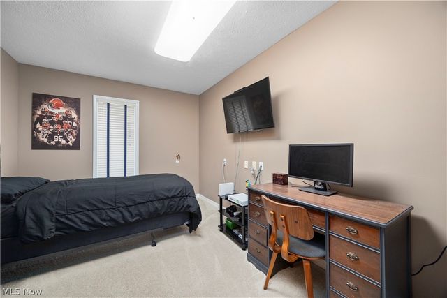 33008 Woodhaven Circle, North Ridgeville, OH 44039