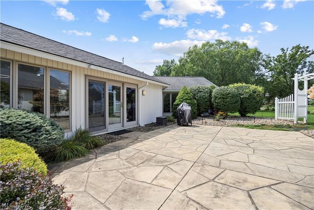 33008 Woodhaven Circle, North Ridgeville, OH 44039