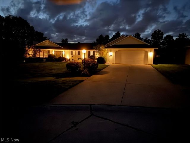 33008 Woodhaven Circle, North Ridgeville, OH 44039