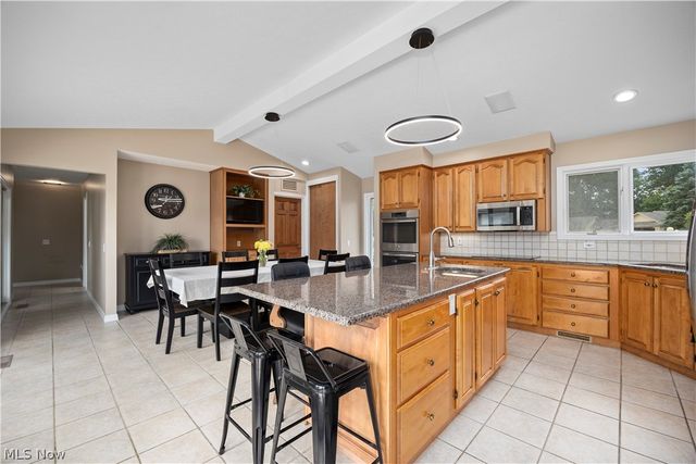 33008 Woodhaven Circle, North Ridgeville, OH 44039