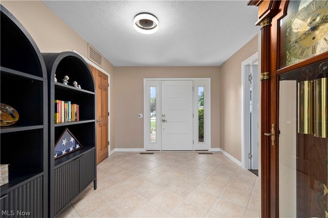33008 Woodhaven Circle, North Ridgeville, OH 44039