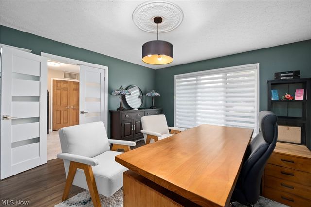 33008 Woodhaven Circle, North Ridgeville, OH 44039