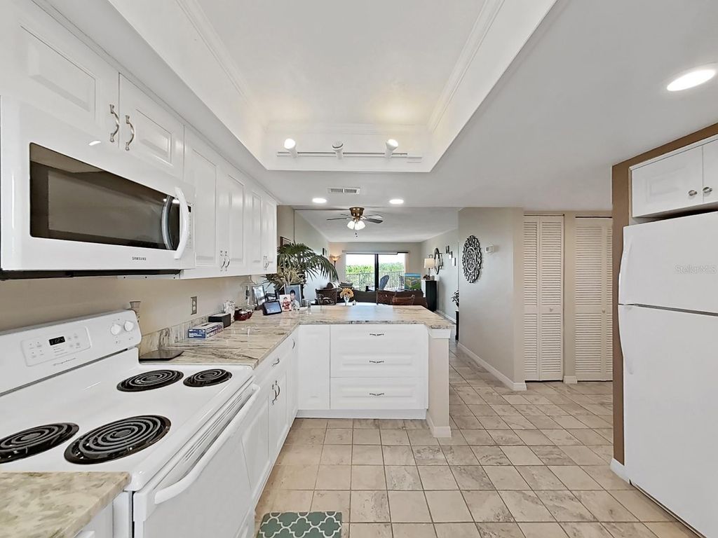 Image 12 of property listing at 19451 GULF BOULEVARD 205, Indian Shores, FL 33785