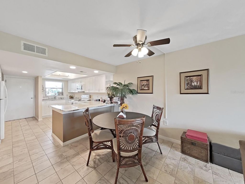Image 14 of property listing at 19451 GULF BOULEVARD 205, Indian Shores, FL 33785