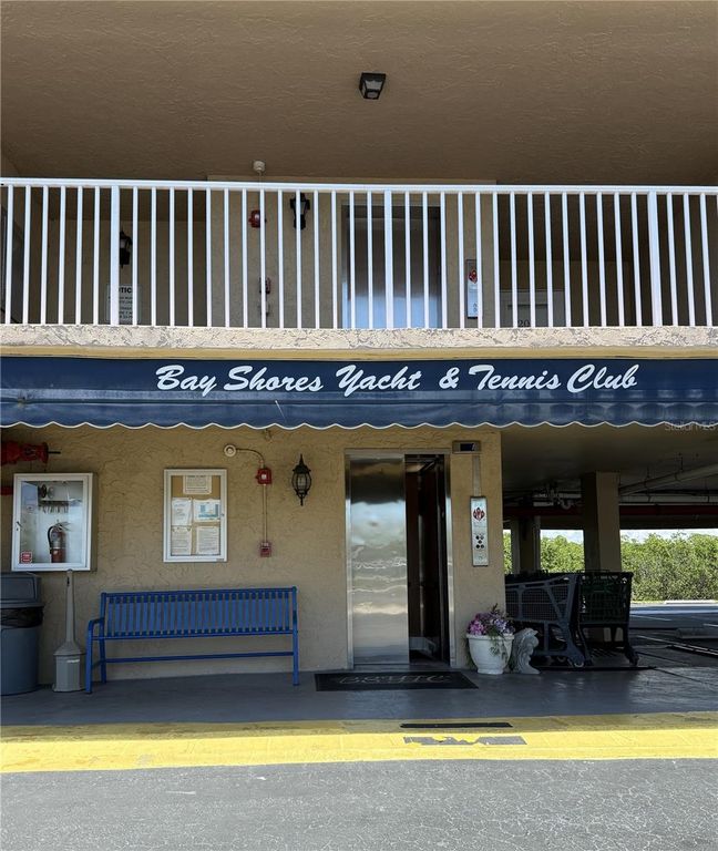 Image 5 of property listing at 19451 GULF BOULEVARD 205, Indian Shores, FL 33785