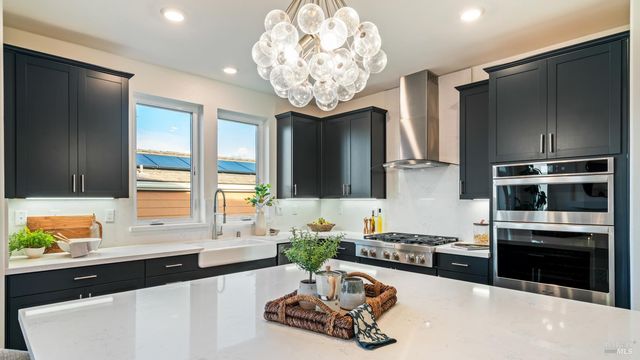 6 Jasper Ct, Petaluma, CA 94952