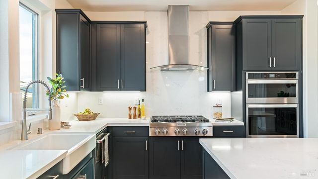 6 Jasper Ct, Petaluma, CA 94952