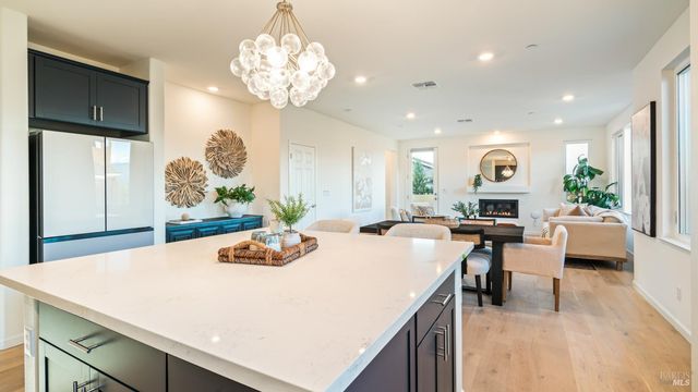 6 Jasper Ct, Petaluma, CA 94952