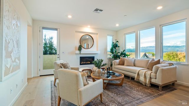 6 Jasper Ct, Petaluma, CA 94952