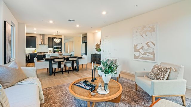 6 Jasper Ct, Petaluma, CA 94952