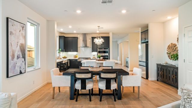 6 Jasper Ct, Petaluma, CA 94952