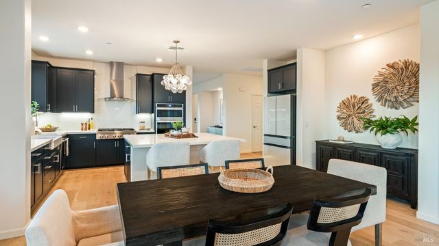 6 Jasper Ct, Petaluma, CA 94952