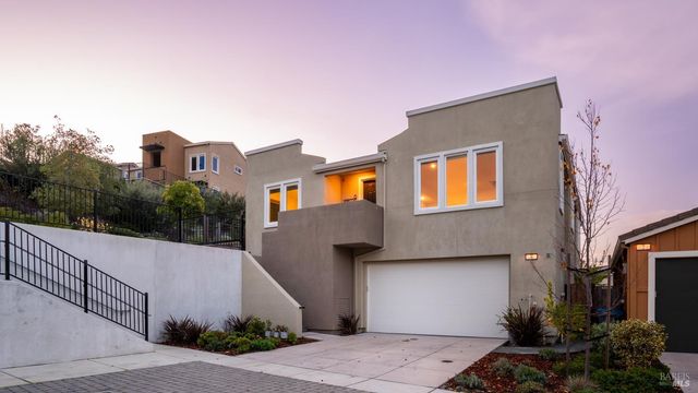 6 Jasper Ct, Petaluma, CA 94952