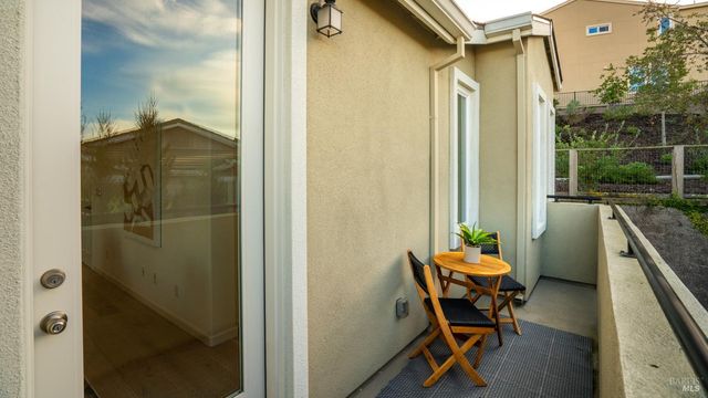 6 Jasper Ct, Petaluma, CA 94952