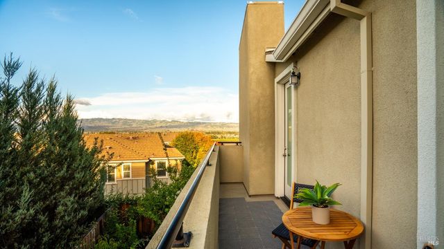 6 Jasper Ct, Petaluma, CA 94952