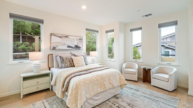 6 Jasper Ct, Petaluma, CA 94952