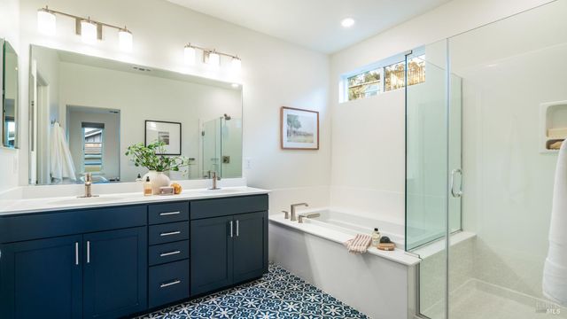 6 Jasper Ct, Petaluma, CA 94952