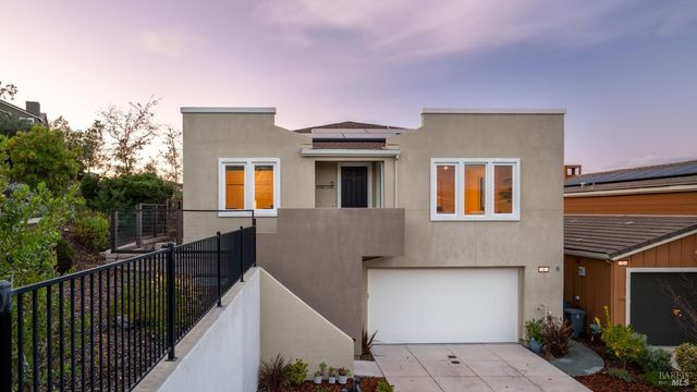 6 Jasper Ct, Petaluma, CA 94952