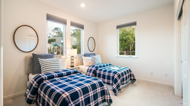 6 Jasper Ct, Petaluma, CA 94952