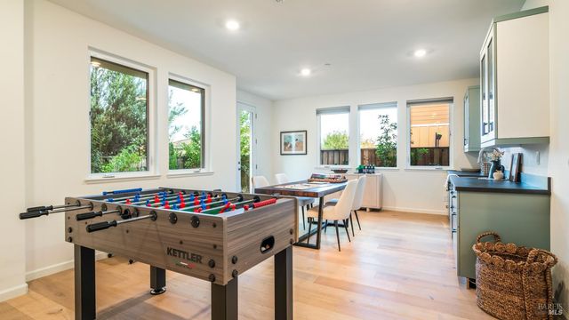 6 Jasper Ct, Petaluma, CA 94952