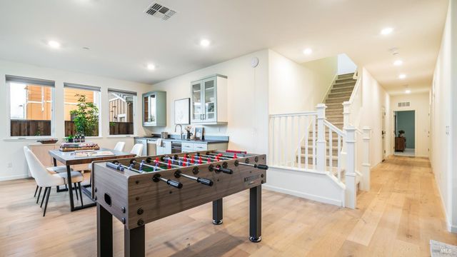 6 Jasper Ct, Petaluma, CA 94952