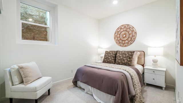 6 Jasper Ct, Petaluma, CA 94952