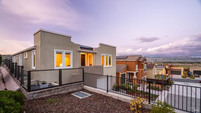 6 Jasper Ct, Petaluma, CA 94952