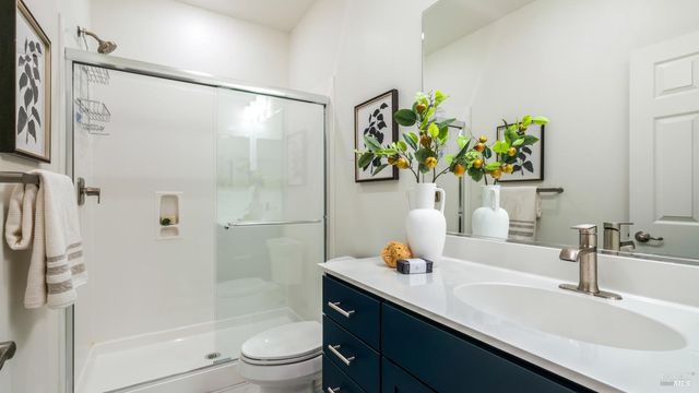 6 Jasper Ct, Petaluma, CA 94952