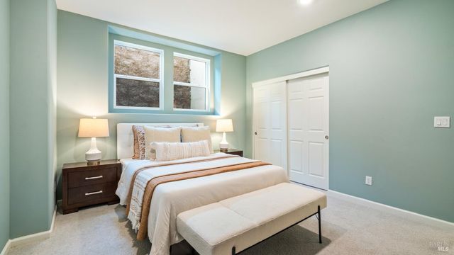 6 Jasper Ct, Petaluma, CA 94952