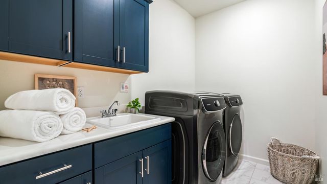 6 Jasper Ct, Petaluma, CA 94952