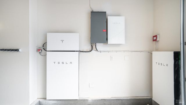 6 Jasper Ct, Petaluma, CA 94952