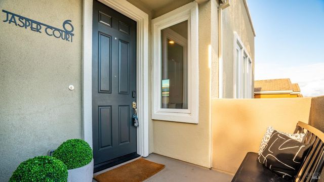 6 Jasper Ct, Petaluma, CA 94952