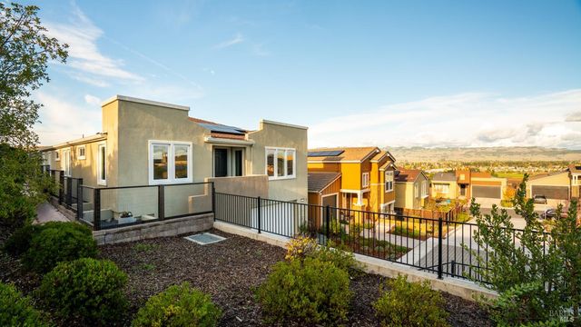 6 Jasper Ct, Petaluma, CA 94952