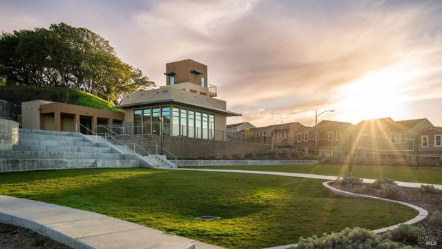 6 Jasper Ct, Petaluma, CA 94952