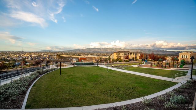 6 Jasper Ct, Petaluma, CA 94952