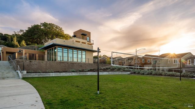 6 Jasper Ct, Petaluma, CA 94952