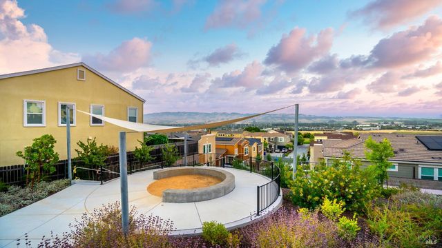 6 Jasper Ct, Petaluma, CA 94952