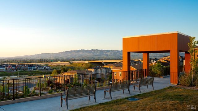 6 Jasper Ct, Petaluma, CA 94952