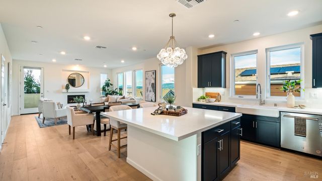 6 Jasper Ct, Petaluma, CA 94952