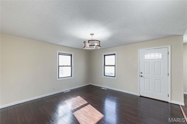 2686 Creve Coeur Mill Road, Maryland Heights, MO 63043