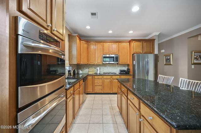 17 Silver Charm Road, Manalapan, NJ 07726